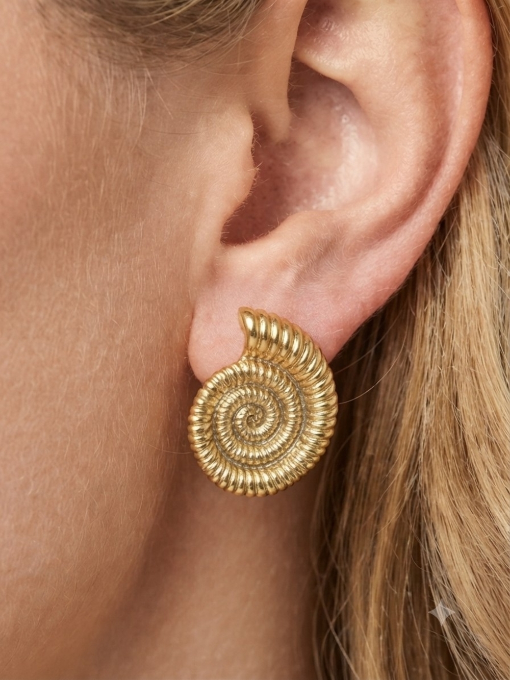 Gold Shell Stud Earrings Retro 80s Feminine Preppy Work Business Casual - Picture 1 of 4